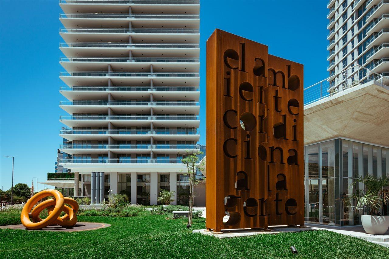 Отель Sls Buenos Aires Puerto Madero Экстерьер фото The sculpture in 2012