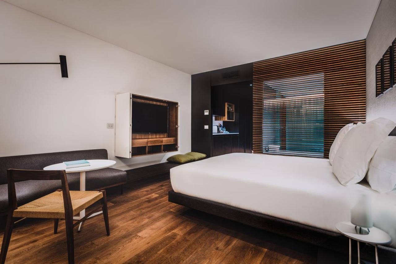 Отель Sls Buenos Aires Puerto Madero Экстерьер фото A room at the hotel