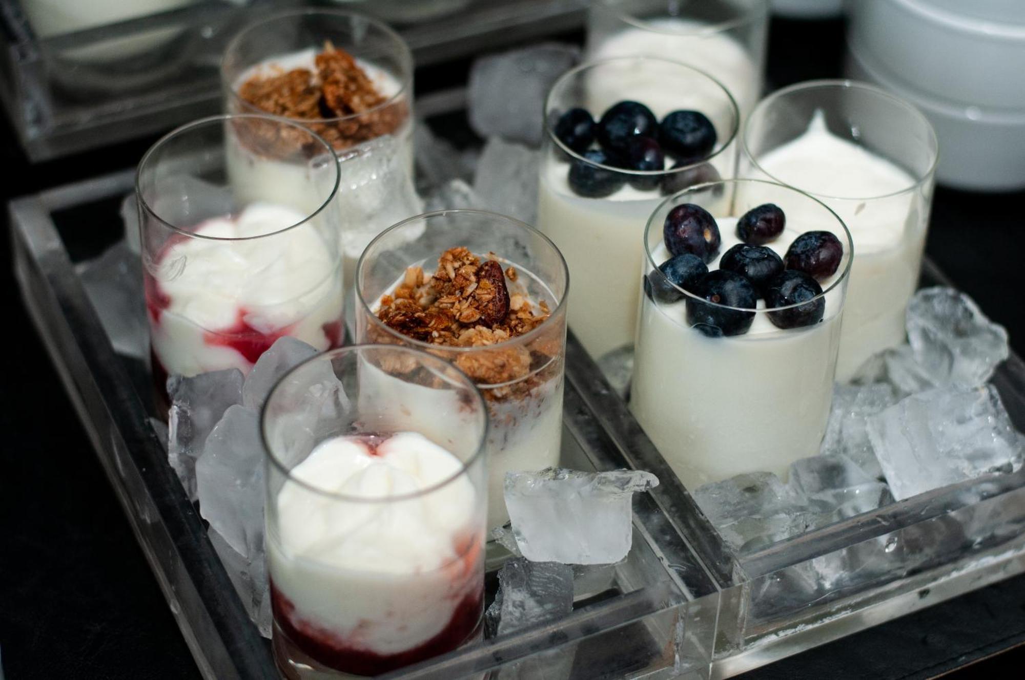 Отель Sls Buenos Aires Puerto Madero Экстерьер фото Yogurt with fruit