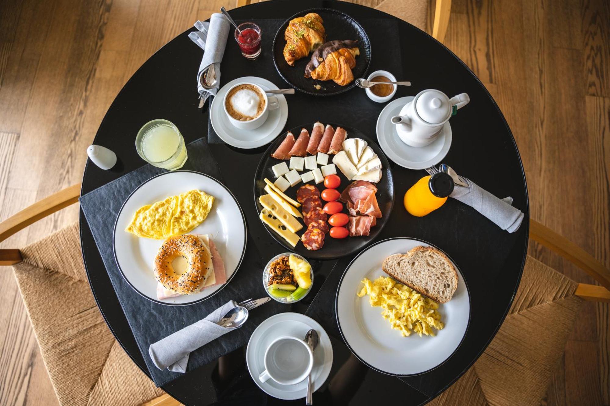 Отель Sls Buenos Aires Puerto Madero Экстерьер фото A typical breakfast in the UK