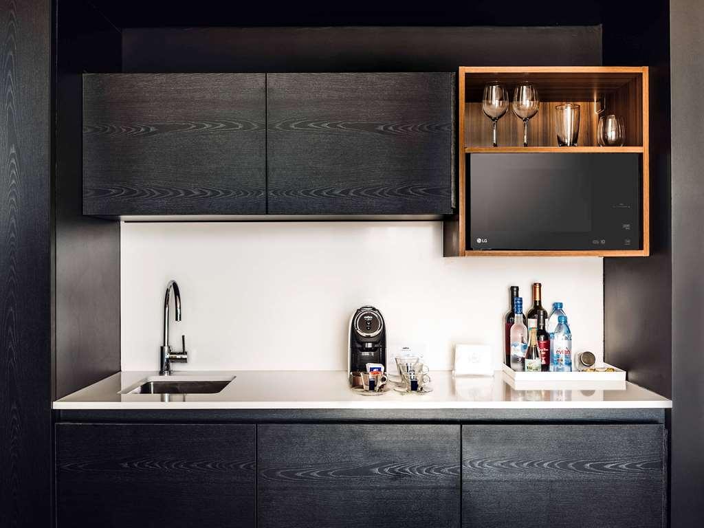 Отель Sls Buenos Aires Puerto Madero Номер фото A wet bar in a hotel room