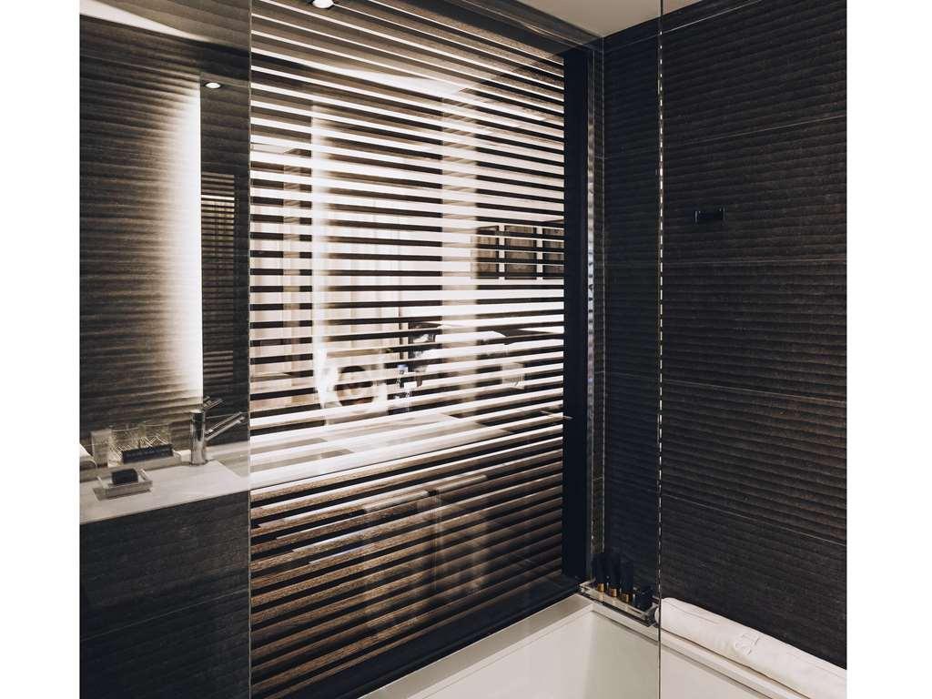 Отель Sls Buenos Aires Puerto Madero Номер фото A shower enclosure