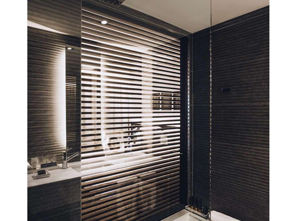 Отель Sls Buenos Aires Puerto Madero Номер фото A shower enclosure with a fixed glass panel